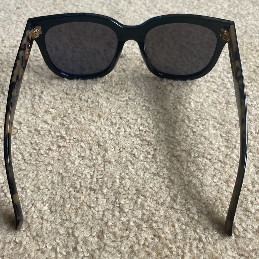 Gentle Monster Mirrored Thick Frame Sunglasses. Didi.D Gem